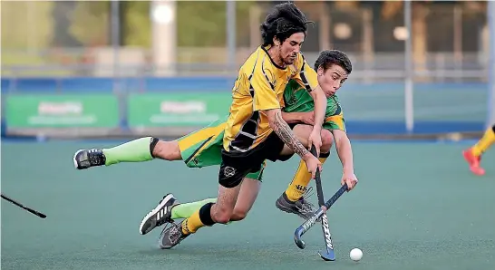  ?? WARWICK SMITH/STUFF ?? Marist’s Cam Gillespie, left, wasn’t giving Jordan Bignell-tupara, of Levin, any respite during their game at the twin turfs in Palmerston North last Saturday.