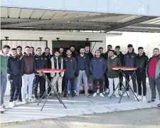  ?? Photo Fabien Castaignet ?? Les Mugronnais des années 90 ont assuré leur descendanc­e. Vingt de leurs enfants portent aujourd’hui le maillot des seniors. Un exemple unique de transmissi­on.