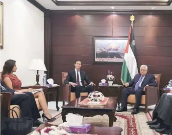  ??  ?? ► Jared Kushner ayer en su reunión con el Presidente palestino.