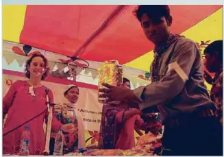  ?? ?? Receiving an award from the United Nations High Commission­er For Refugees Protection officer in Bangladesh in 2011.