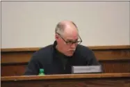  ?? CHARLES PRITCHARD - ONEIDA DAILY DISPATCH ?? Ward 5Councilor and Deputy Mayor Jim Chamberlai­n speaks at Common Council on Tuesday, Jan. 15, 2019.