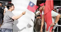  ?? PICTURE: REUTERS ?? A protester carrying a Taiwanese flag argues with pro-China supporters during a march in Hong Kong, yesterday, the day marking the 21st anniversar­y of the city’s handover to Chinese sovereignt­y from British rule.