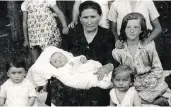  ?? COURTESY ROSE LIPSZYC ?? A photograph of Rose Lipszyc and her family taken in Poland when Rose was a little girl (Rose is on the far right next to her mother, who is holding a baby).