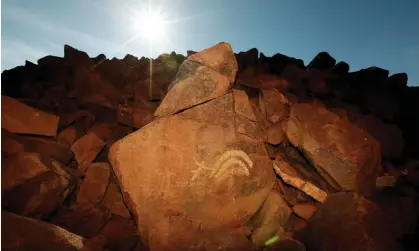  ?? Photograph: Graeme Robertson/The Guardian ?? The campaign Save Our Songlines aims to protect Indigenous rock art from industrial activity on the Burrup peninsula in far-north Western Australia.