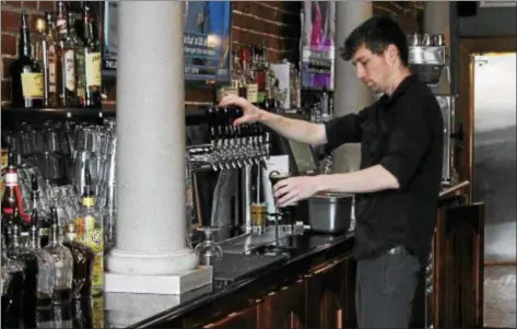  ?? KRISTI GARABRANDT — THE NEWS-HERALD ?? Cornerston­e Brewery general manager, Donald Spaid pours a sample selection of brews from the tap. This is an option the brewery offers for customers to find what type of brew they like