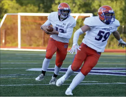  ?? MEDIANEWS GROUP ?? Bryson Carinci, 13, rolling out to make a pass up-field during Oneida’s season opener.