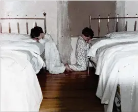  ?? KATIE BOWMAN VIA ASSOCIATED PRESS ?? A 1968 photo shows Katie Bowman (right) as a child in her home in Waterloo, Iowa. Bowman says three priests welcomed by her parents into their religious home molested her from the time she was about 4 years old.