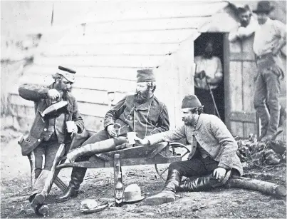  ??  ?? Scottish soldiers during a peaceful moment, taken by Crimean War photograph­er Roger Fenton.