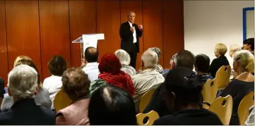  ?? (Photo Patrick Blanchard) ?? Hubert Falco a clôturé l’assemblée générale des Amis du maire, jeudi soir.