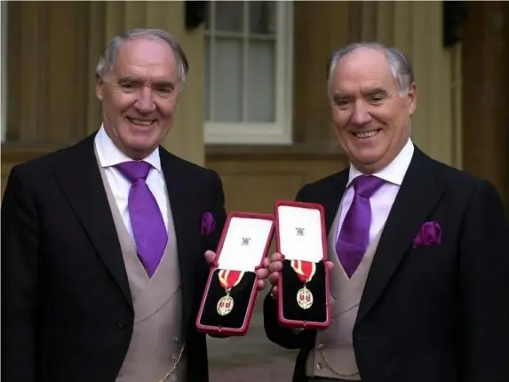  ??  ?? Sir Frederick (right) and his twin receive knighthood­s in 2000 (PA)