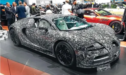  ?? FOTOS: TIÃO OLIVEIRA/ESTADÃO ?? Veyron. Carro preparado pela Mansory tem pintura que lembra camuflagem e sobrenome Vivere (viver, em português)