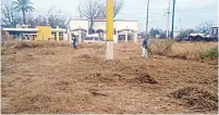  ?? ?? ▮ Los feligreses de la Parroquia San José Obrero, agradecier­on al municipio por limpiar la parte trasera que estaba invadida por hierba.