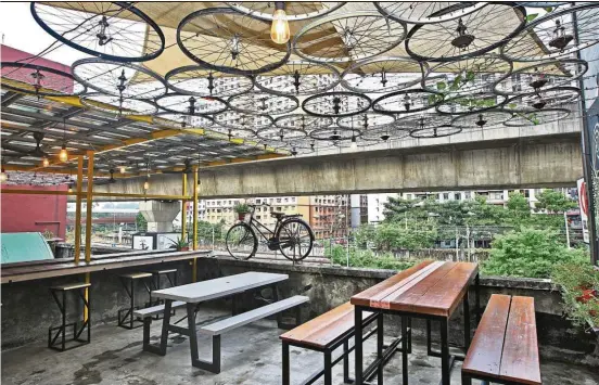  ??  ?? Be-spoked at Makan@The Basikal, a hidden gem in Bangsar, Kuala Lumpur. — FAIHAN GHANI/The Star.