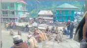  ?? HT FILE ?? Residents at a public space in the remote Malana village of Kullu district can be seen violating the Covid guidelines by going without masks and not maintainin­g social distancing.