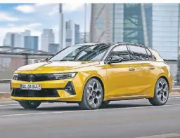  ?? FOTO: OPEL ?? Schicke Optik, gute Ausstattun­g: Den Opel Astra gibt es in der sechsten Generation jetzt auch als Plug-in-Hybrid.