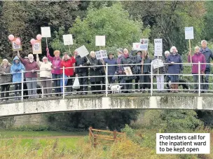  ??  ?? Protesters call for the inpatient ward to be kept open