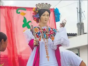  ??  ?? Imagen de la Virgen de la Candelaria que encabezó una marcha de jóvenes de poblados de Valladolid