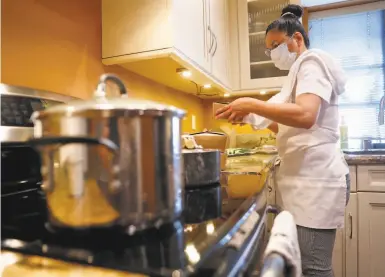  ?? Photos by Scott Strazzante / The Chronicle ?? Home kitchen entreprene­ur Cheska Kistner cooks at home in Benicia as she awaits action in Solano County.