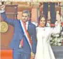  ??  ?? PRESIDENTE. El nuevo mandatario paraguayo MarioAbdo, y su esposa. (AFP)