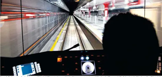  ??  ?? Derzeit finden erste Probefahrt­en auf der 4,6 Kilometer langen U1-Verlängeru­ng statt. In zwei Wochen heißt es auch für Fahrgäste in Oberlaa: „Zug fährt ab!“
