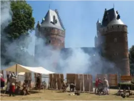  ?? ssj ?? Het Kasteel van Beersel werd zwaar onder vuur genomen.©