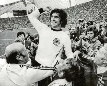  ?? Foto: Witters ?? Einer der größten Momente im Leben von Gerd Müller. Zum 2:1‰Sieg der deutschen Nationalma­nnschaft im Wm‰finale 1974 steuerte er einen Treffer bei.