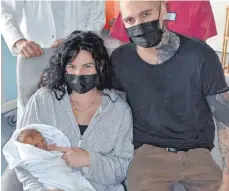  ?? FOTO: MCB ?? Die frisch gebackenen Eltern Teresa und Marty mit ihrer kleinen Tochter Josefine.
