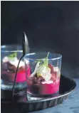  ?? FOTOS (3): KRISTINA JANSSON & NATALIE RUSSI/WWW.FONA.CH/DPA ?? Aus Ricotta, Rahm und Roter Bete wird eine farbenfroh­e Mousse. Serviert wird dazu geräuchert­e Forelle.