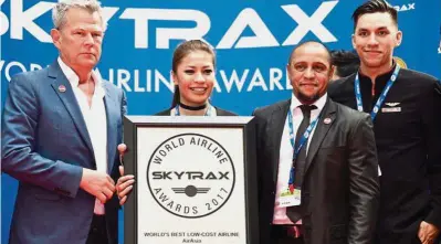  ??  ?? World’s best: Suhaila (centre) with the World’s Best Low-Cost Airline award. She is flanked by David Foster (left) and Roberto Carlos.