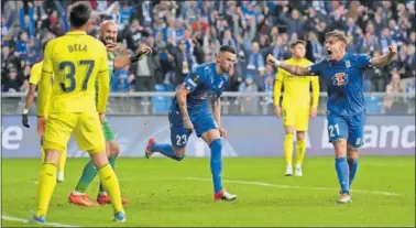  ?? ?? Velde y Skoras celebran el primer gol del Lech Poznan contra el Villarreal.