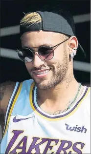  ?? FOTO: EFE ?? Neymar posó ayer con la camiseta de los Lakers