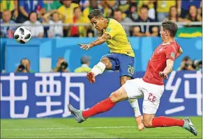  ??  ?? Roberto Firmino van Brazilie probeert de winnende treffer te forceren, maar zijn schot gaat over het doel. (Foto: FIFA)