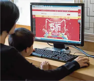  ?? Foto: Shuttersto­ck ?? Shopping bis zum Umfallen: In China locken am heutigen Tag vor allem Onlineplat­tformen mit Rabattakti­onen, die nicht nur von Singles genutzt werden dürfen.