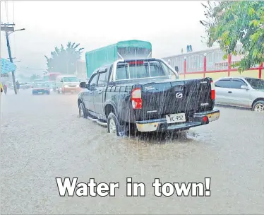  ?? Picture: SERAFINA SILIATOGA ?? Vehicles on a flooded road in Labasa Town.