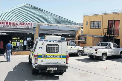  ?? Picture: MALIBONGWE DAYIMANI ?? BATTLEGROU­ND: Police cordon off Mthethelel­i Ngumbela’s building in Buffalo Street in East London after a robbery incident. The stairs on the right were where Thozamile Ncence, 65, wrestled with an armed robber