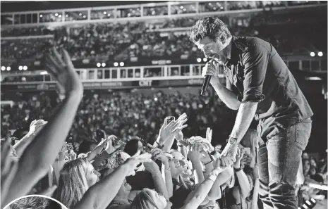  ?? LARRY MCCORMACK, THE (NASHVILLE) TENNESSEAN ?? Brett Eldredge interacts with a crowd largely composed of women as he performs in June.