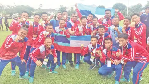  ??  ?? Sabah kept their heads high after losing 2-0 to Kelantan in the football final yesterday. Also seen is Sabah Sports Council director Terrance Edward Pudin (centre wearing sunglasses).