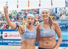  ?? FOTO: DPA ?? Keine Perspektiv­e? EM-Gold! Nadja Glenzke (rechts) und Julia Großner überrascht­en in Jurmala.