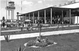  ?? Foto: Aena ?? Die Flughafen-Pergola in den 1960er Jahren.