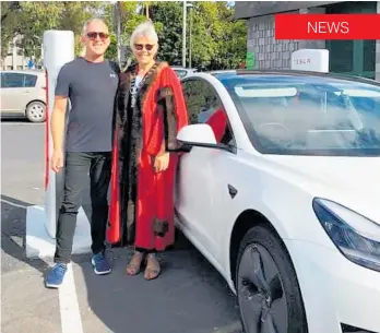  ??  ?? Whangarei Mayor Sheryl Mai greets John Fitness at her district's new Tesla supercharg­er.