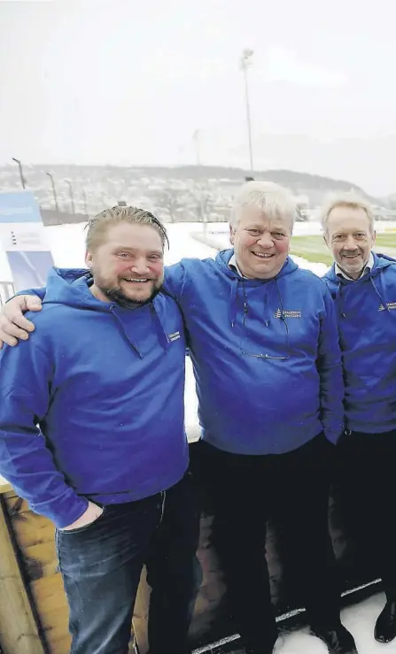  ??  ?? FORNØYDE: Både Pors og Skagerrak Sparebank er fornøyde med avtalen som gjør at banken nå er klubbens hovedspons­or d Sparebank), Tommy Svindal Larsen (Pors), Kjell Valle (Pors) og Gert Egil Willumsen (Pors).