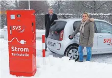  ?? FOTO: STADTWERKE ?? Ab sofort können Kunden mit Elektro-Fahrzeugen diese auch am Schwenning­er Neckarbad tanken.