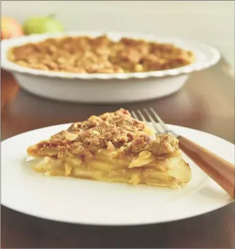  ?? Julia Rutland / Contribute­d photo ?? Dutch Apple Crumble Pie: This pie features a streusel topping that will remind you of spiced oatmeal or a soft granola cereal.