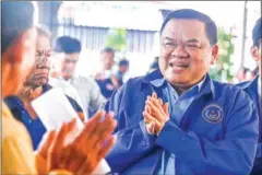 ?? HENG CHIVOAN ?? Khmer National United Party president Nhek Bun Chhay (right).