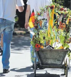  ?? FOTO: INA FASSBENDER/DPA ?? Der diesjährig­e Vatertag soll regnerisch werden – ein Grund mehr, zu Hause zu bleiben.