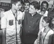  ??  ?? Union Railway Minister Piyush Goyal interacts with students of Guru Nanak college after a lecture in Mumbai on Tuesday.