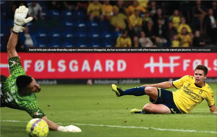  ?? FOTO: LARS POULSEN ?? Kamil Wilczek sikrede Brøndby sejren i dommerens tillaegsti­d, da han scorede i et tomt mål efter keeperen havde vaeret på skovtur.