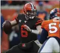  ?? DAVID ZALUBOWSKI — THE ASSOCIATED PRESS ?? Browns quarterbac­k Baker Mayfield tries to elude Broncos linebacker Malik Reed during Nov. 3in Denver.