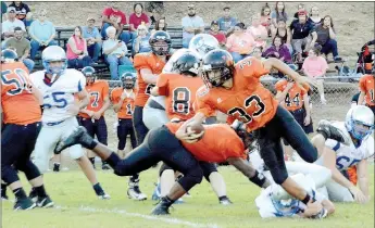  ?? Michael Burchfiel/Siloam Sunday ?? Watts’ Aaron Mitchell runs the ball during the Engineers’ 42-14 loss to the Welch Wildcats on Friday.