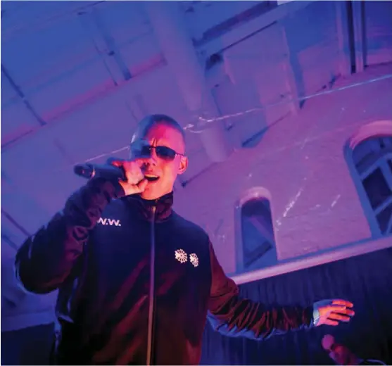  ?? FOTO: GORM K. GAARE, EUP-BERLIN.COM ?? MAT OG VIN: Mat og drikke er hyppige referanser i rap, og nå dukker platen «Vin og rap» opp. Blant bidragsgiv­erne er Emir Hindic, også kjent som Onge Sushimane.